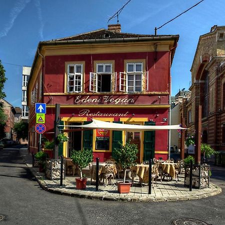 Santico Art Hotel And Hostel Budapeste Exterior foto