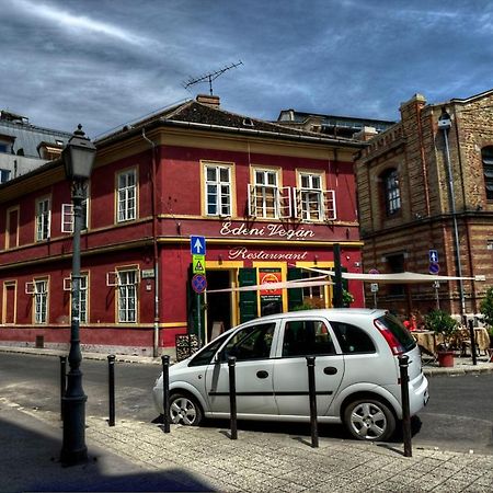 Santico Art Hotel And Hostel Budapeste Exterior foto