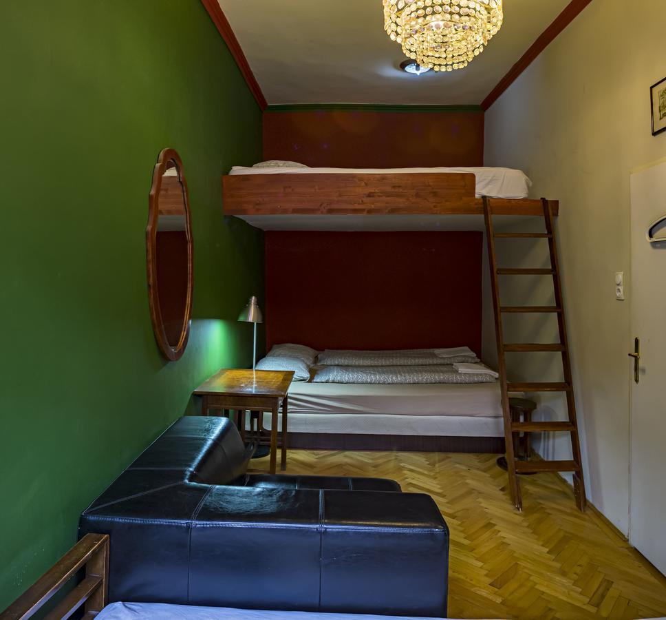 Santico Art Hotel And Hostel Budapeste Quarto foto