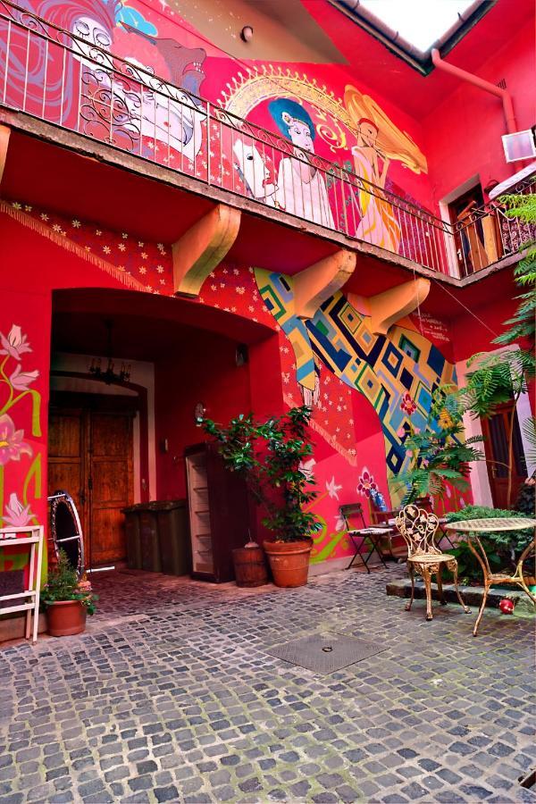 Santico Art Hotel And Hostel Budapeste Exterior foto