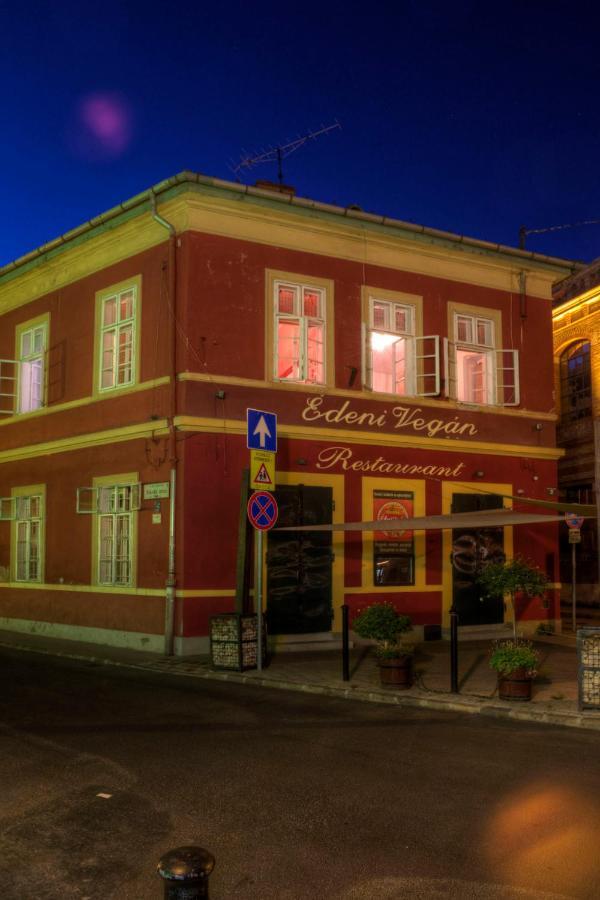 Santico Art Hotel And Hostel Budapeste Exterior foto